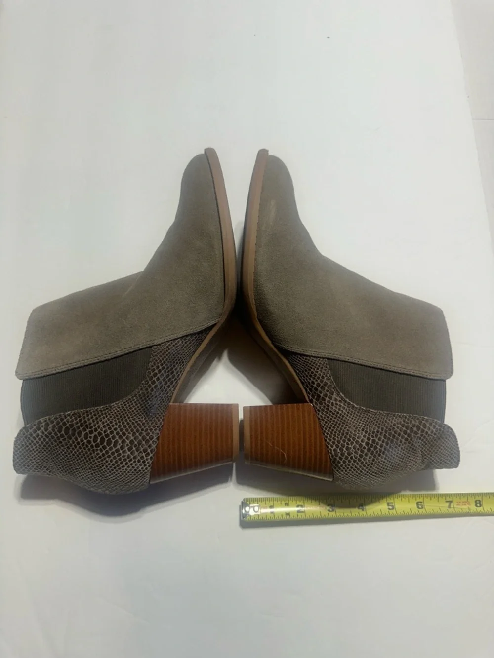 Vionic Anne suede upper tan snake print booties w block heel side zipper sz 10 - Picture 4 of 9